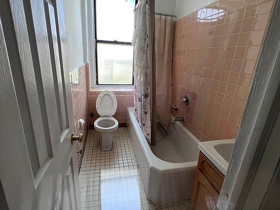 4th image of 1755 Clay Ave APT 5E