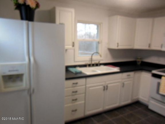 5th image of 214 Parker Ave