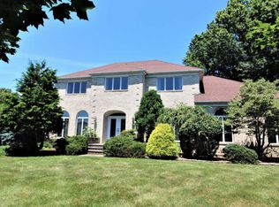 11 Falcon Ridge Cir, Holmdel, NJ 07733