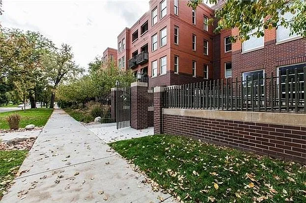1631 N Emerson St #323 — Photo 6