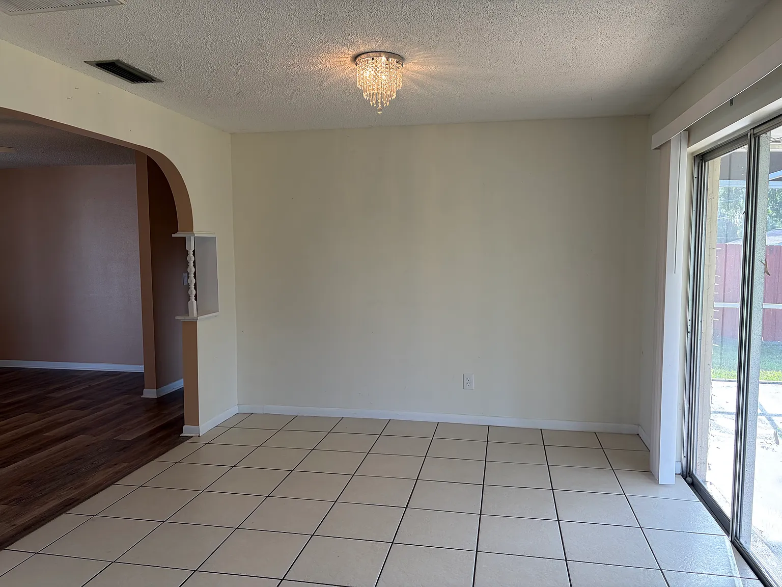 3 bed, 1176 sqft, $1,950 — Photo 4