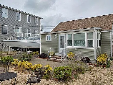 3456 Jefferson Ave — Photo 2