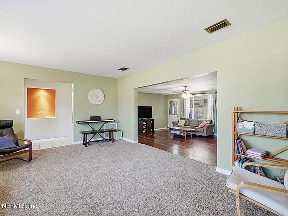 4th image of 6916 HANSON Drive S