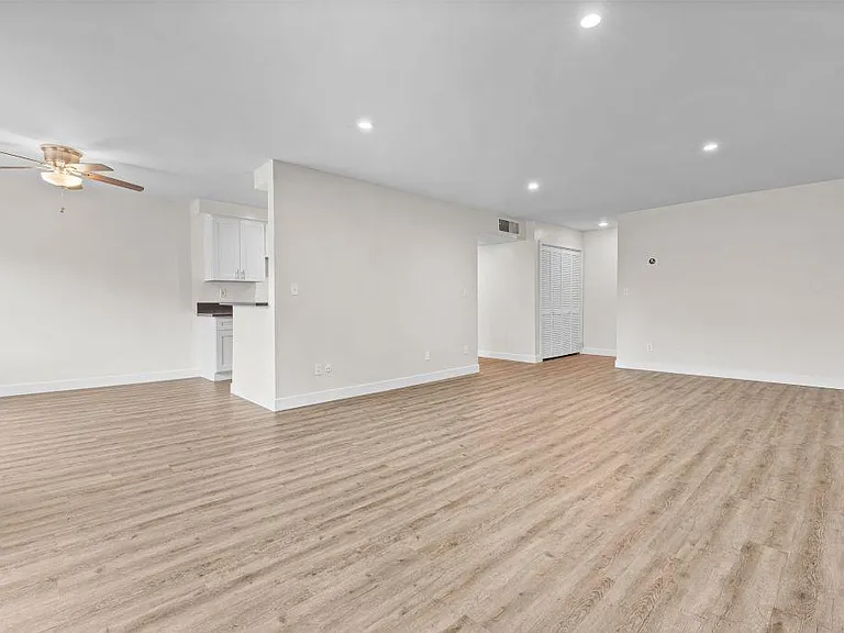 White Oak Terrace Apartments — Photo 3