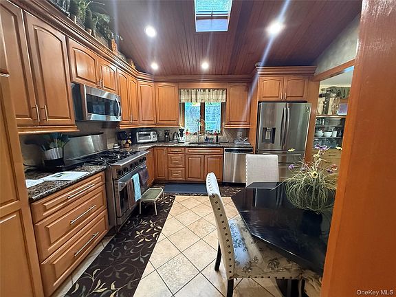4th image of 92 Linden Avenue