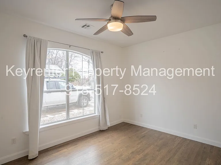 2323 E 13th St — Photo 9