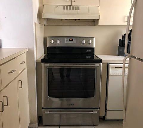 2nd image of 8810 Fontainebleau Blvd
