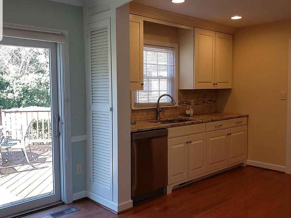 2nd image of 4901 Sweetbriar Dr