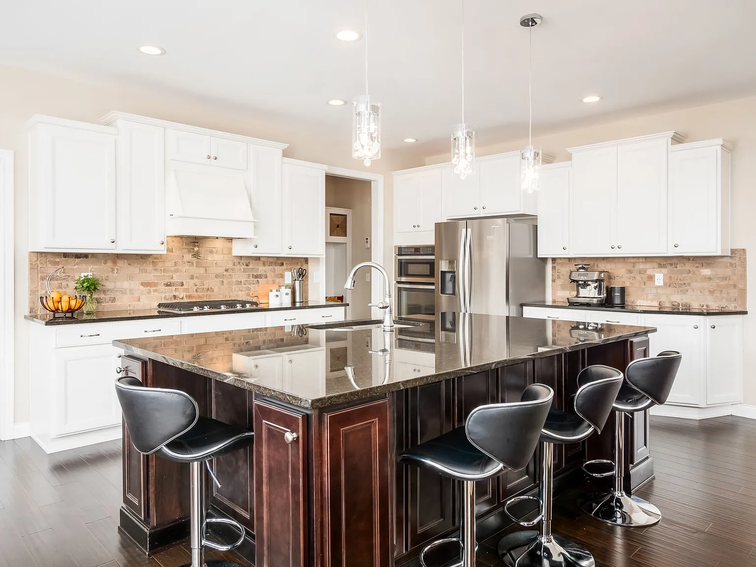 5 bed, 4500 sqft, $5,500 — Photo 3