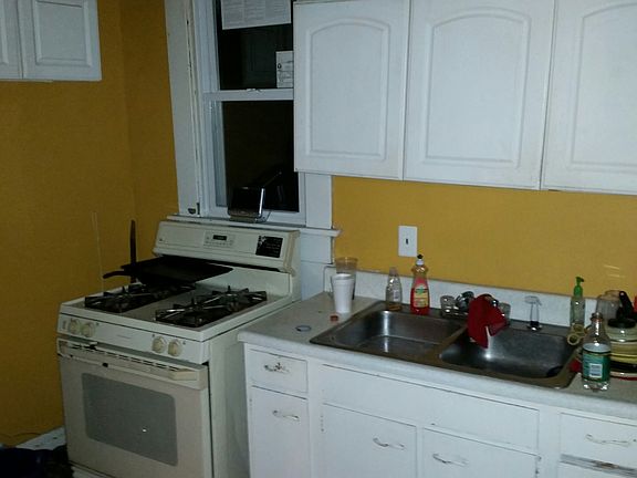 3rd image of 2292 Margaret St