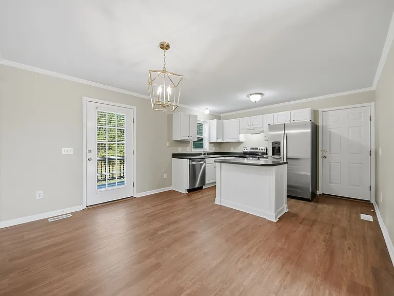 1602 County Home Rd — Photo 5