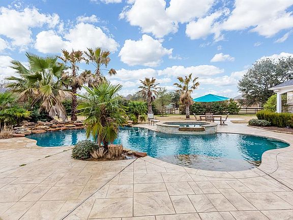 5th image of 32523 Waterworth Ct