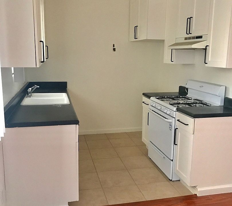 1st image of 838-844 S Wilton Pl #844-3