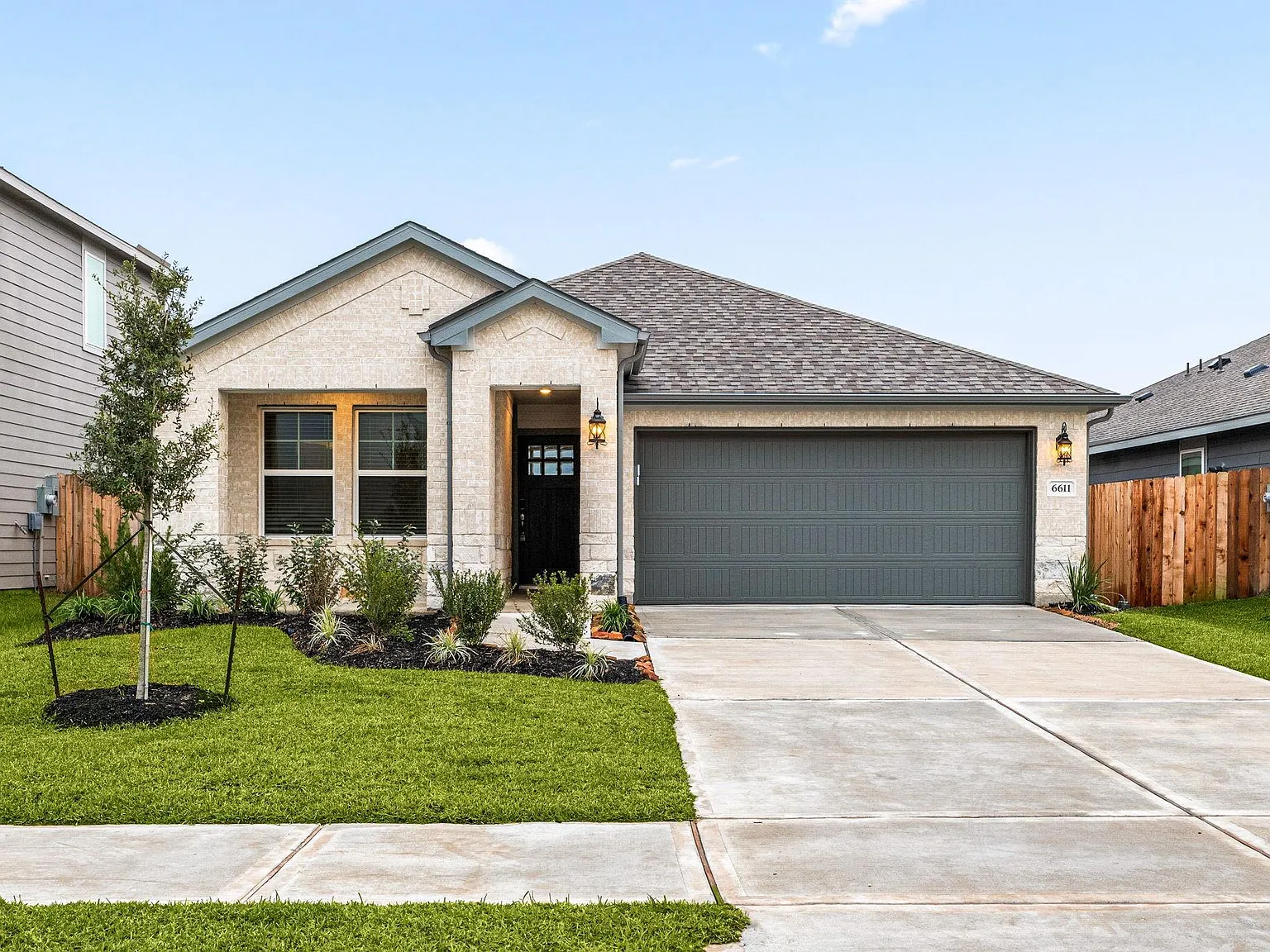 4 bed, 3.0 bath, 2012 sqft, $2,500 — Photo 4