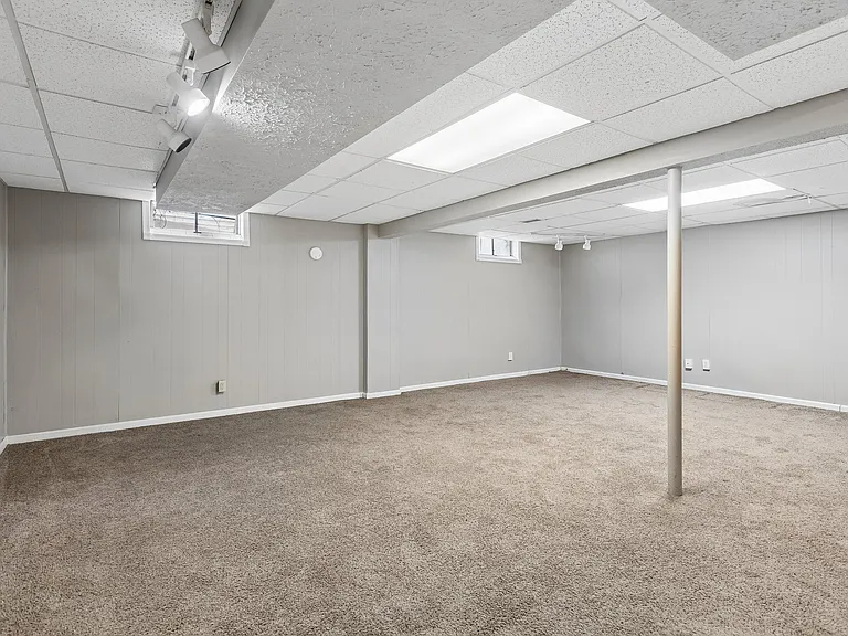 9330 Miami St — Photo 21