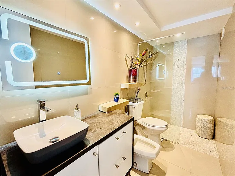 1248 Avenue Luis Vigoreaux #8 — Photo 9