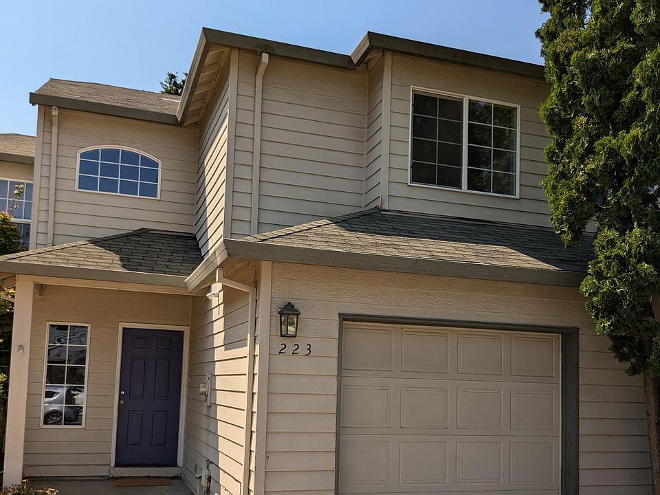 1st image of 223 SE 29th Ave