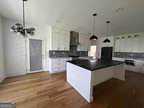 5th image of 1375 Harris Rd