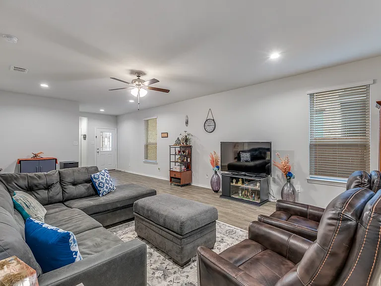 3315 Celestial Ln — Photo 8