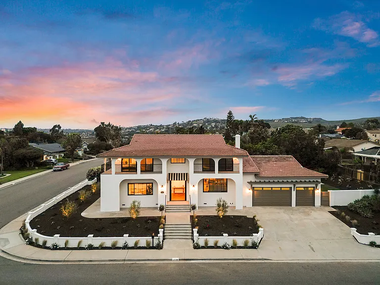 2904 Levante St — Photo 1