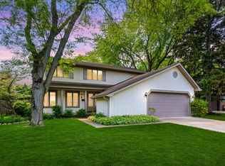 698 Barclay Dr, Troy, MI