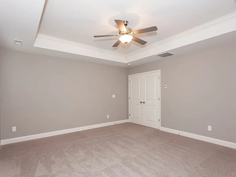 421 Breezewood Dr — Photo 8