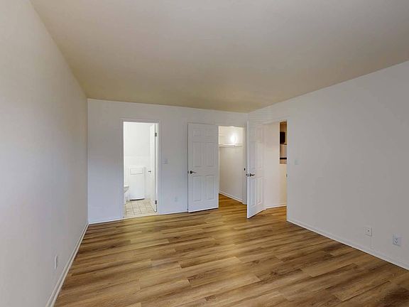 5th image of 301 Engamore Ln APT 104
