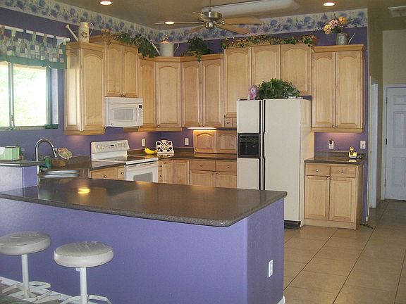 kitchen and breakfast bar