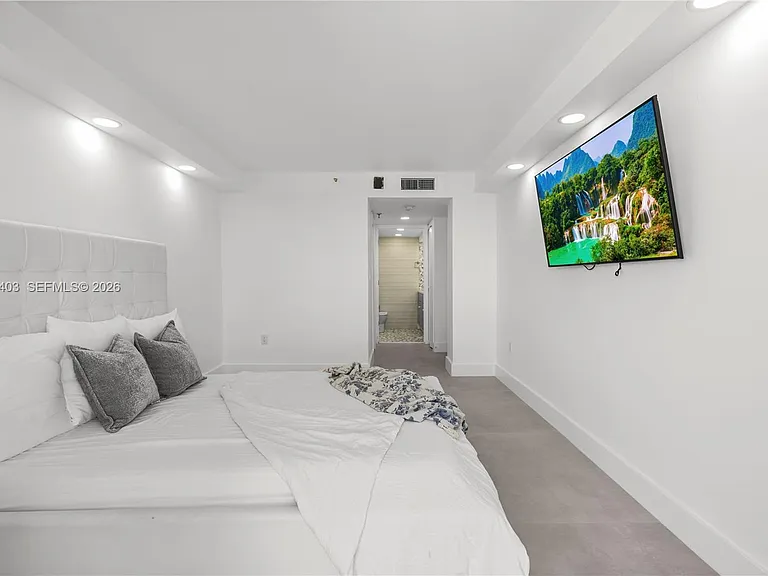 2457 Collins Ave #201 — Photo 7