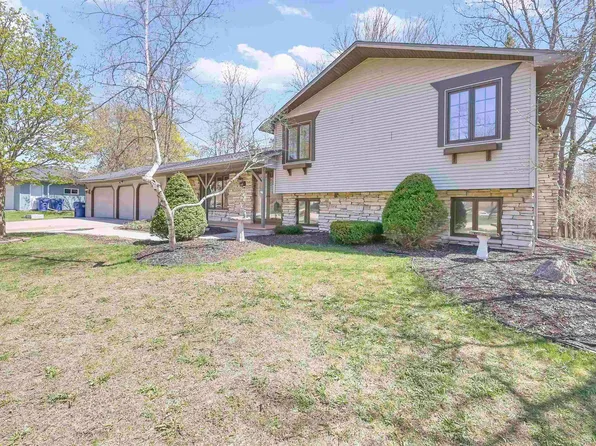 2344 Lucerne Cir, Green Bay, WI 54311
