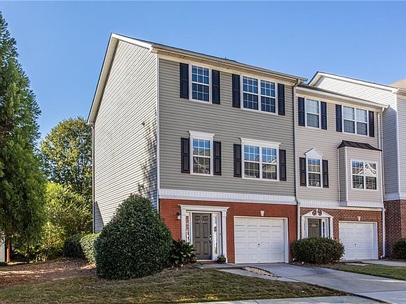 2nd image of 554 Lantern Wood Dr