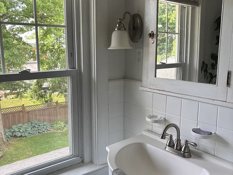 208 S 5th St — Photo 10