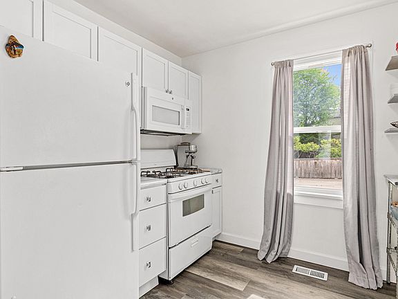 5th image of 2843 McKinley St NE