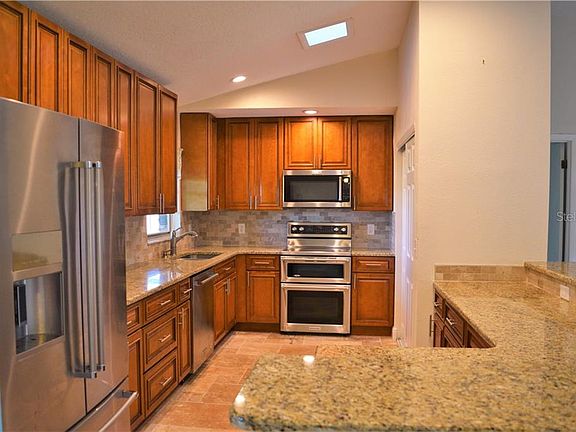 4th image of 665 W Lorraine Dr