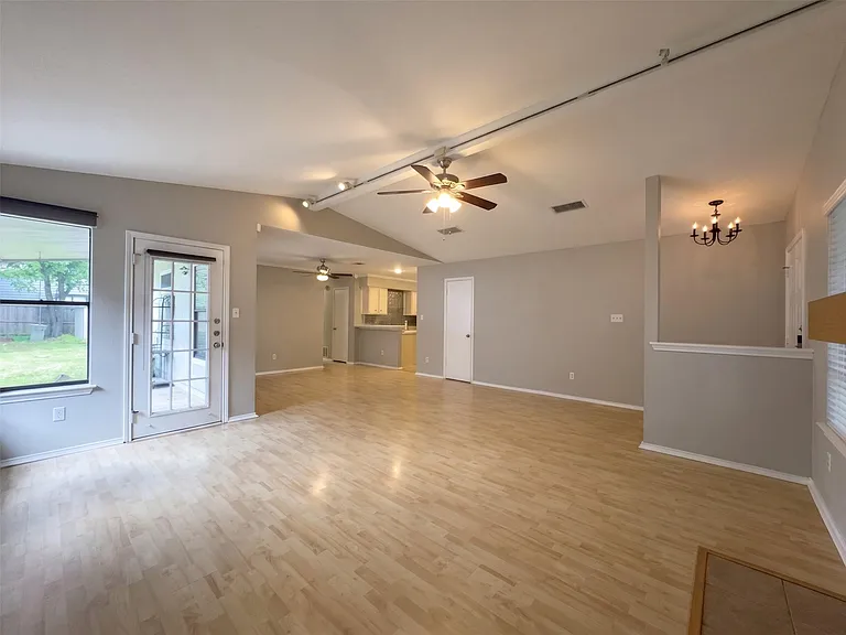 13004 Campos Dr — Photo 6