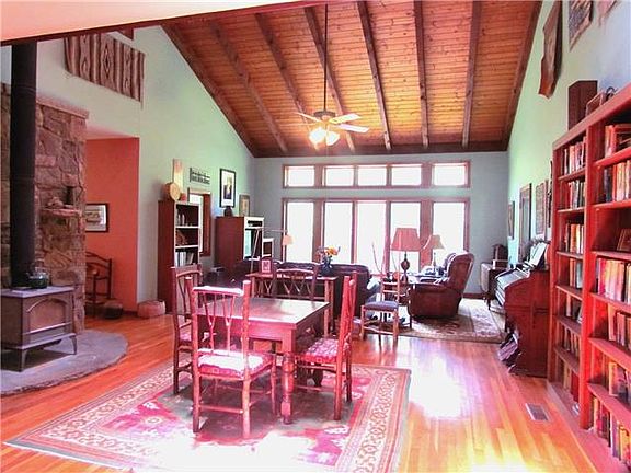 3rd image of 245 Coyote Cove Ln