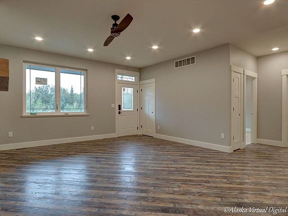 4th image of 6310 N Wildwood Dr