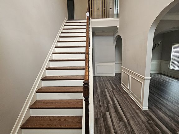 4th image of 605 Parkside Place Dr
