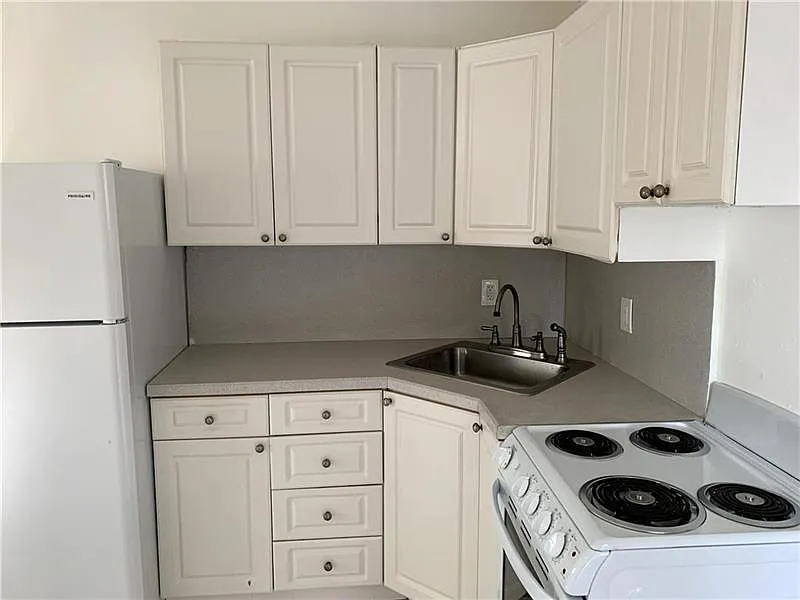 Studio, 1.0 bath, 550 sqft, $1,400 — Photo 3