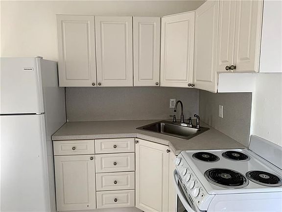 3rd image of 114 NW 25th St #120-B