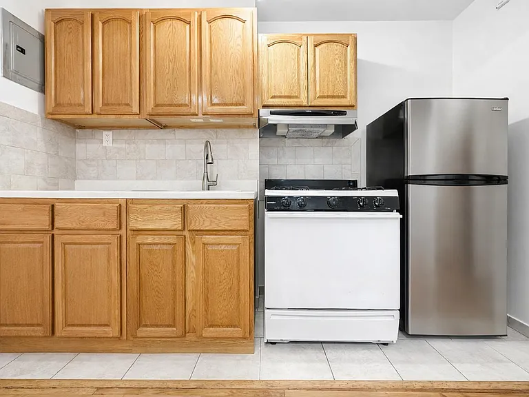 10 Adrian Ave #2G — Photo 10