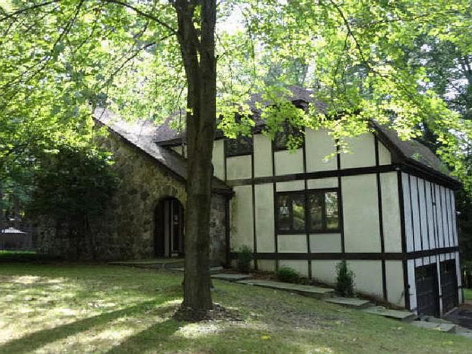 2nd image of 2063 Colchester Dr
