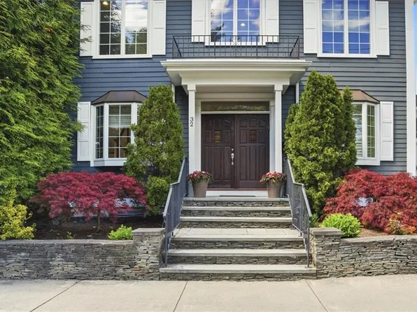 32 Mount Ave, Providence, RI 02906