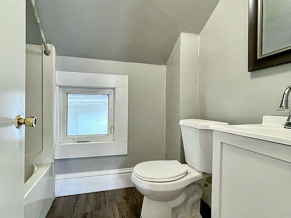5th image of 25 16th Ave N #2