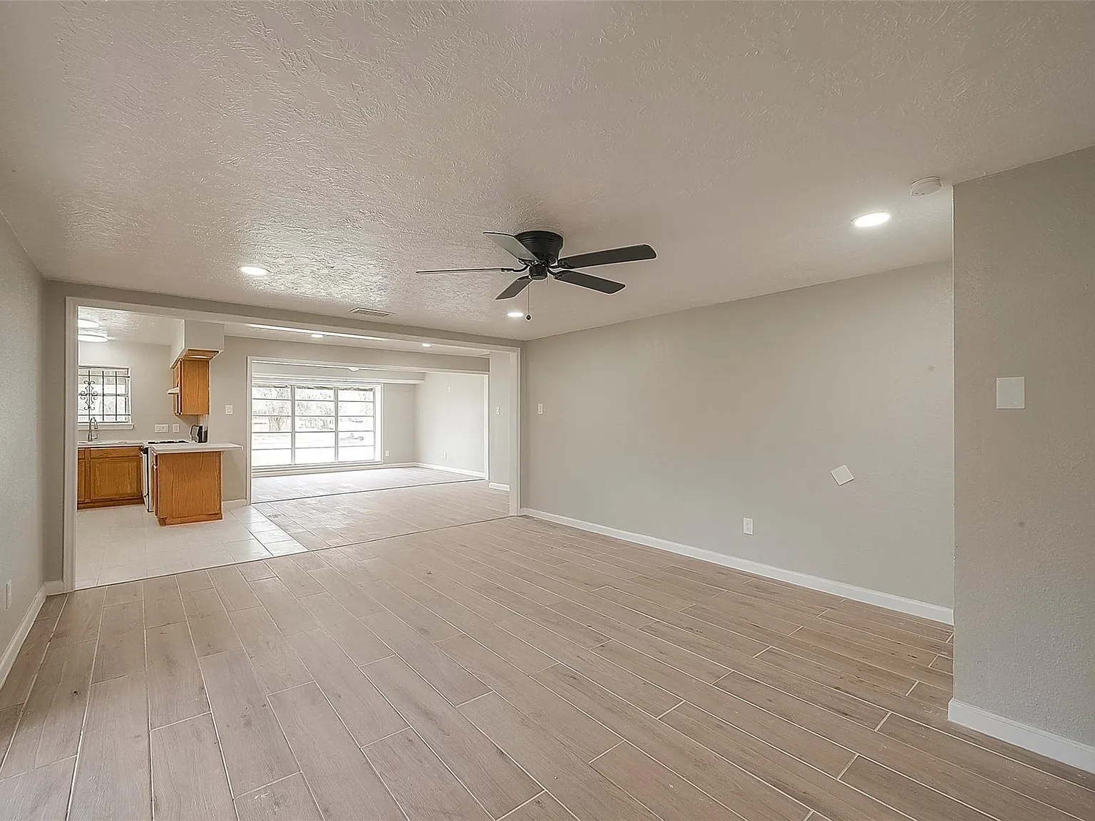 4 bed, 2.5 bath, 1634 sqft, $1,850 — Photo 3