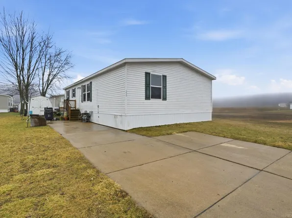 1829 Ponderosa Ave, Columbus, MI 48063