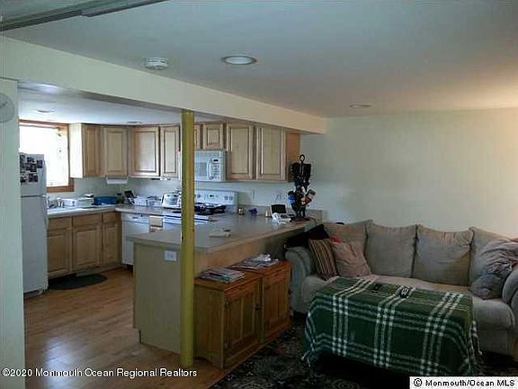 5th image of 527 Hollywood Ave