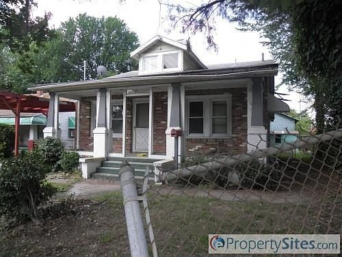 2nd image of 1220 Des Moines Ave