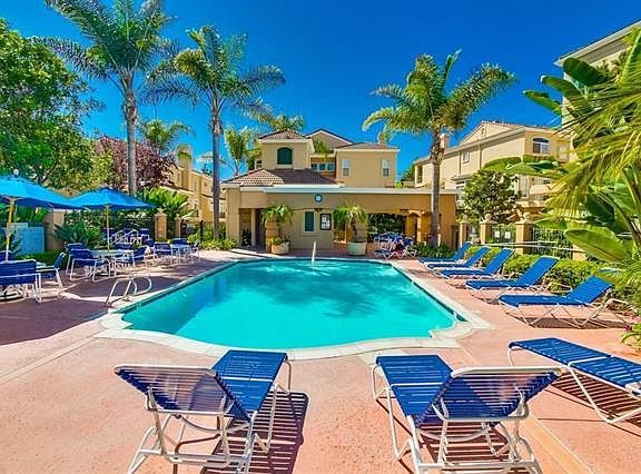 Avanti private maui style pool/spa and cabana area