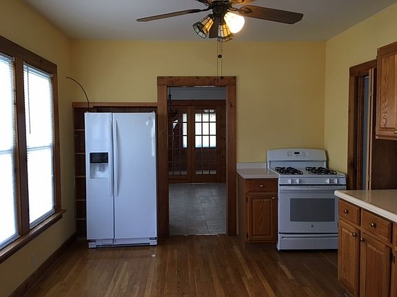3rd image of 9 N York St #0